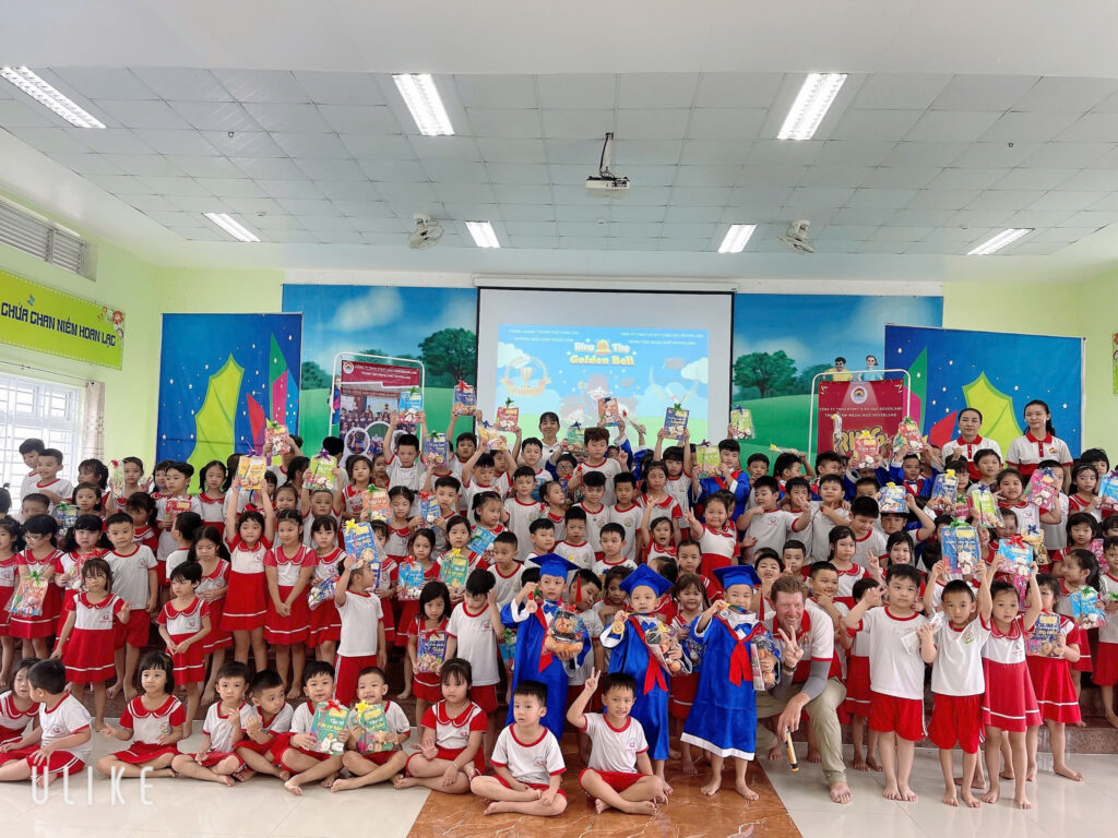 Hội thi Rung chuông vàng về Tiếng Anh cho các bé 5-6 tuổi